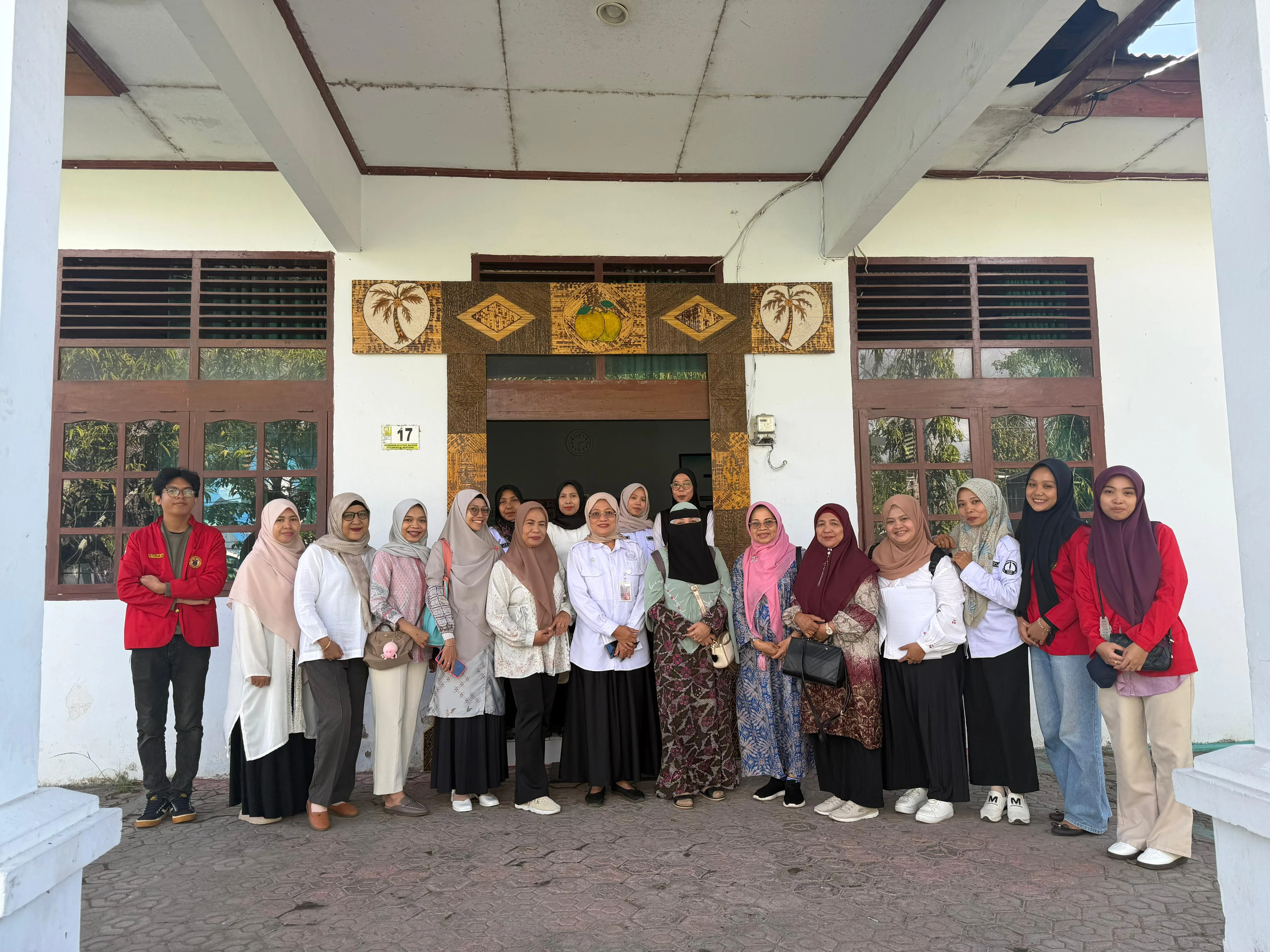 Tim pengabdian Unhas bersama KWT Bima Kencana berkomitmen mewujudkan keluarga sehat, mandiri, sejahtera berkelanjutan. (Foto: Dok.Pribadi).